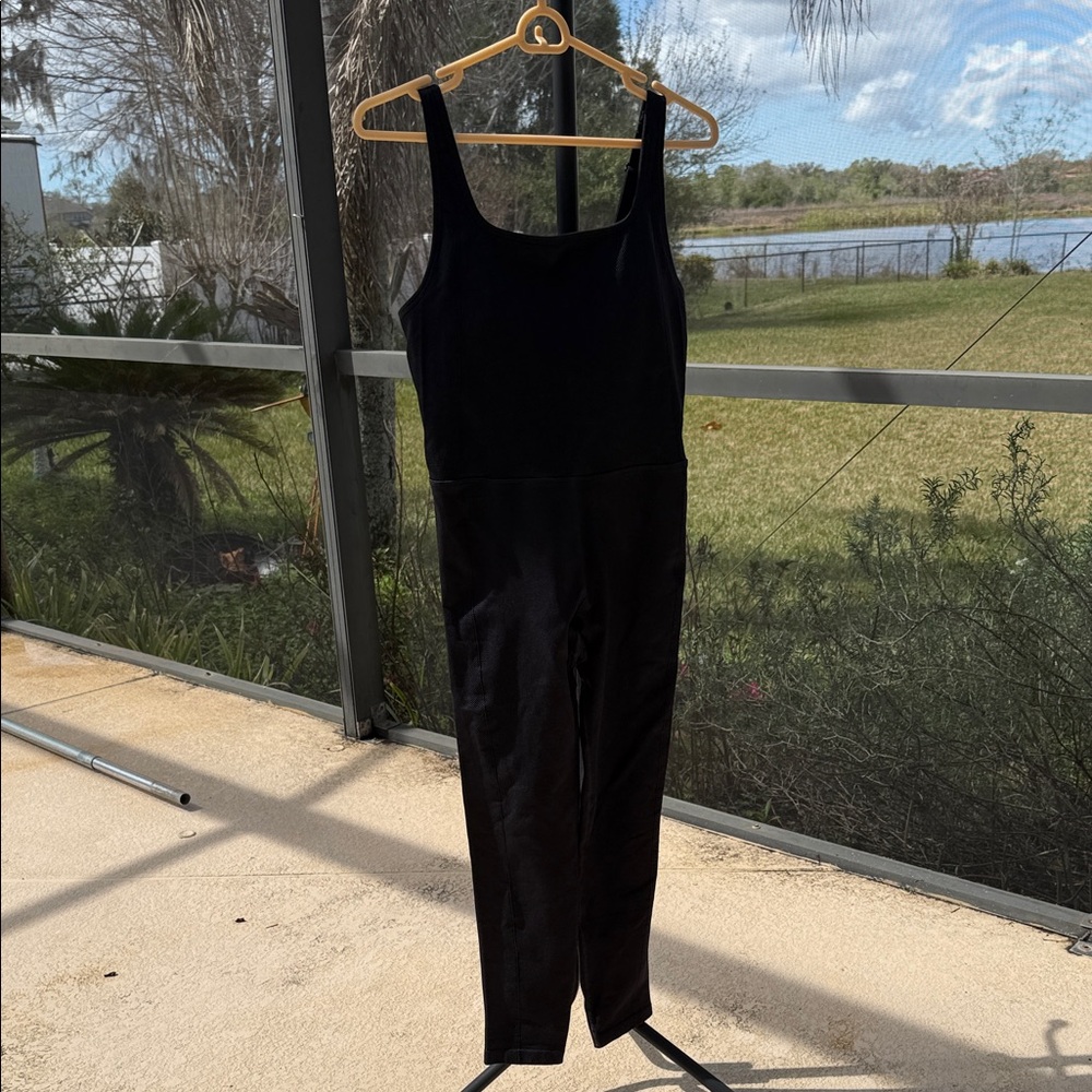 All in Motion textured form fitted Black Women's athletic Jumpsuit - Picture 5 of 7
